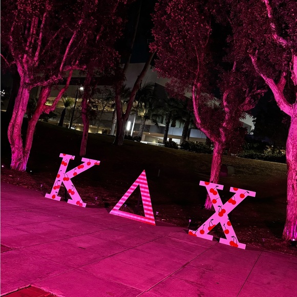 Meet your Posher, 𝚂𝚑𝚎𝚒𝚕𝚊 - Picture 1 of 1